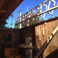 dépose d'un morceau de charpente